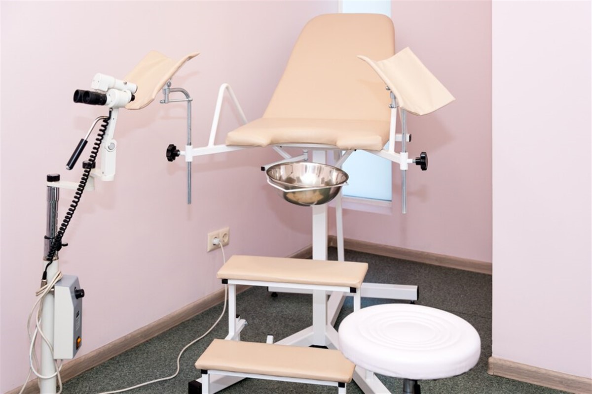 Équiper sa clinique : Pourquoi investir dans des fauteuils de gynécologie fixes de qualité ?